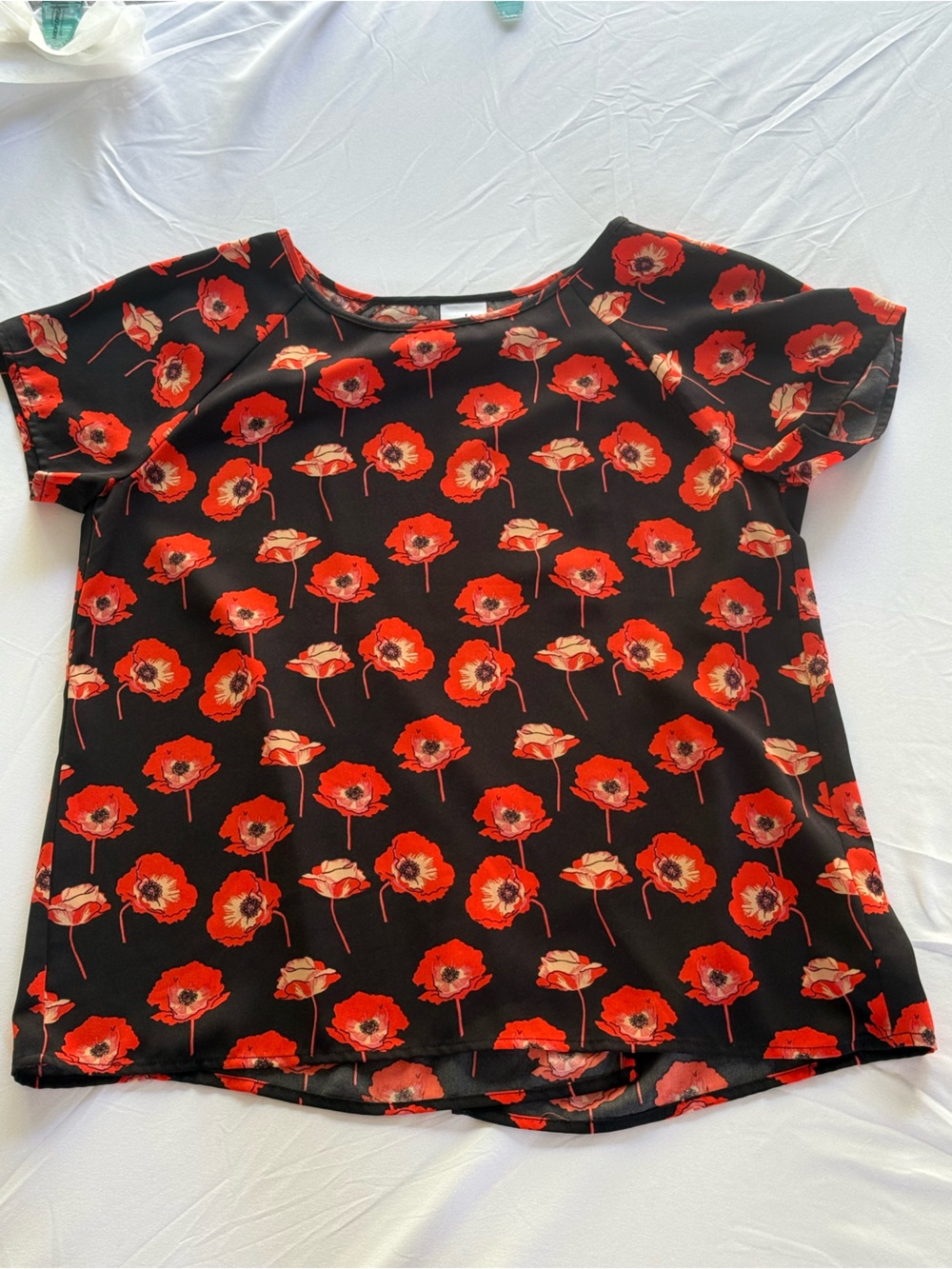 NWOT Cabi Poppy Flower Print Blouse Size Small Open‎ Back Short Sleeve